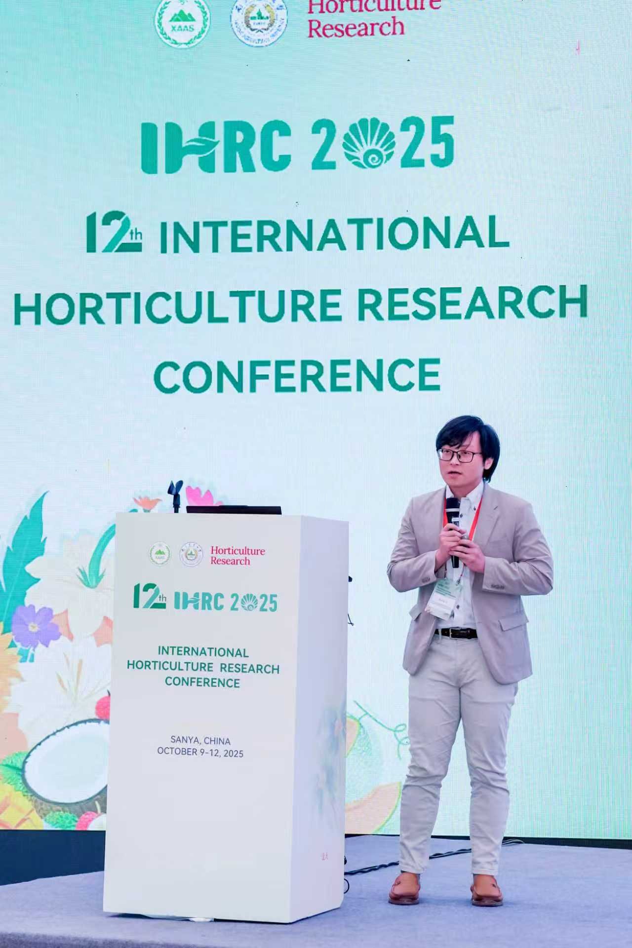 You are currently viewing 2025年10月11日，叶文秀参加第十二届国际园艺研究大会并做题为“Super Pangenome of Vitis Empowers Identification of Downy Mildew Resistance Genes for Grapevine Improvement”的报告