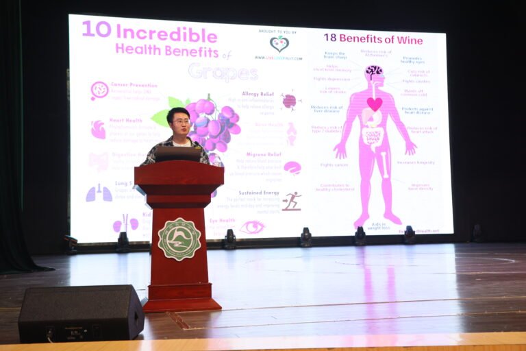 Read more about the article 北京大学现代农业研究院走进潍坊实验中学读书节为学子揭开葡萄的“科学密码”